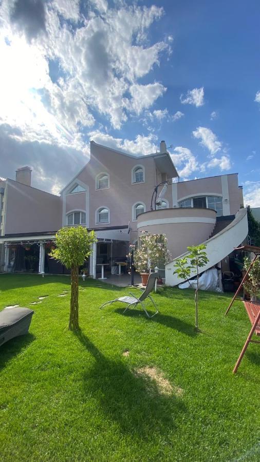 Meduza Wellness Spa S Ubytovanim Hlohovec Luaran gambar