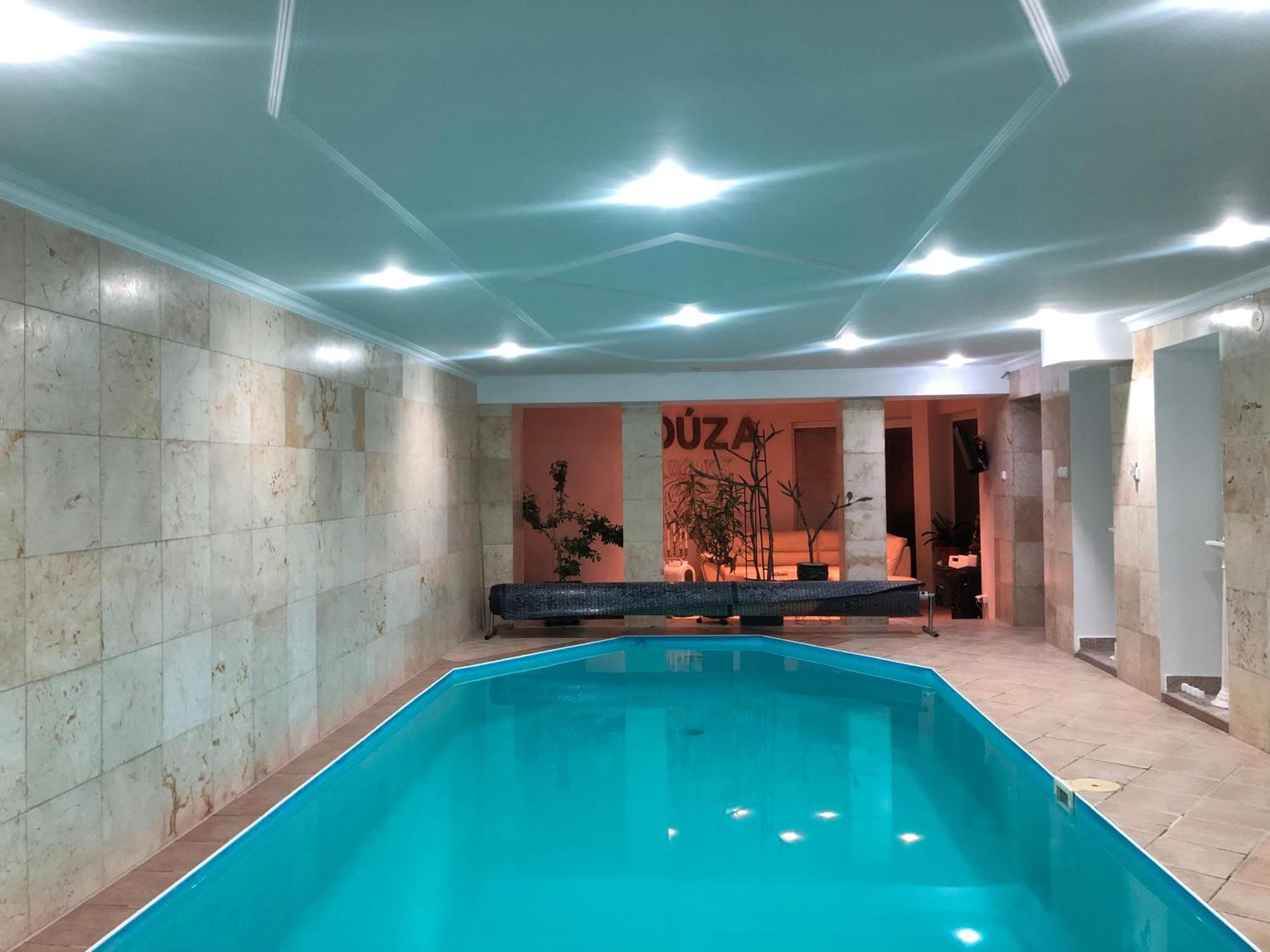 Meduza Wellness Spa S Ubytovanim Hlohovec Luaran gambar