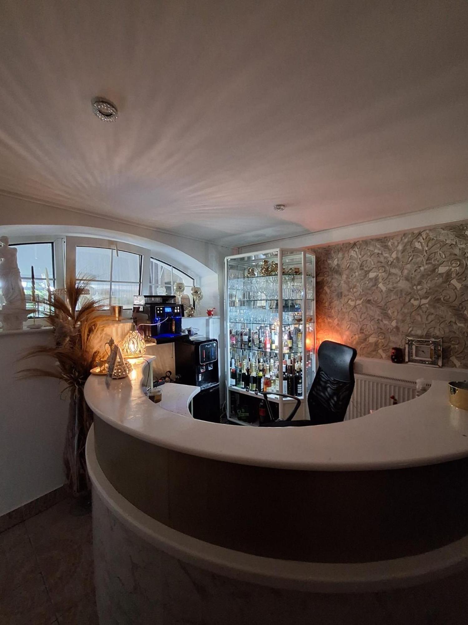 Meduza Wellness Spa S Ubytovanim Hlohovec Luaran gambar