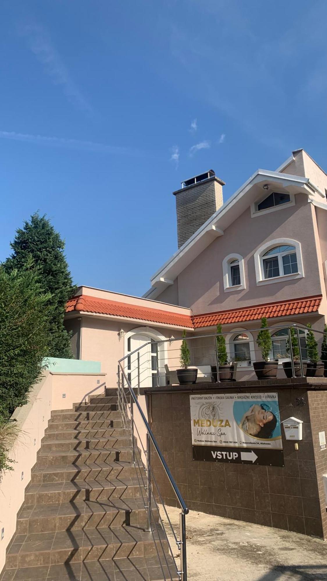 Meduza Wellness Spa S Ubytovanim Hlohovec Luaran gambar