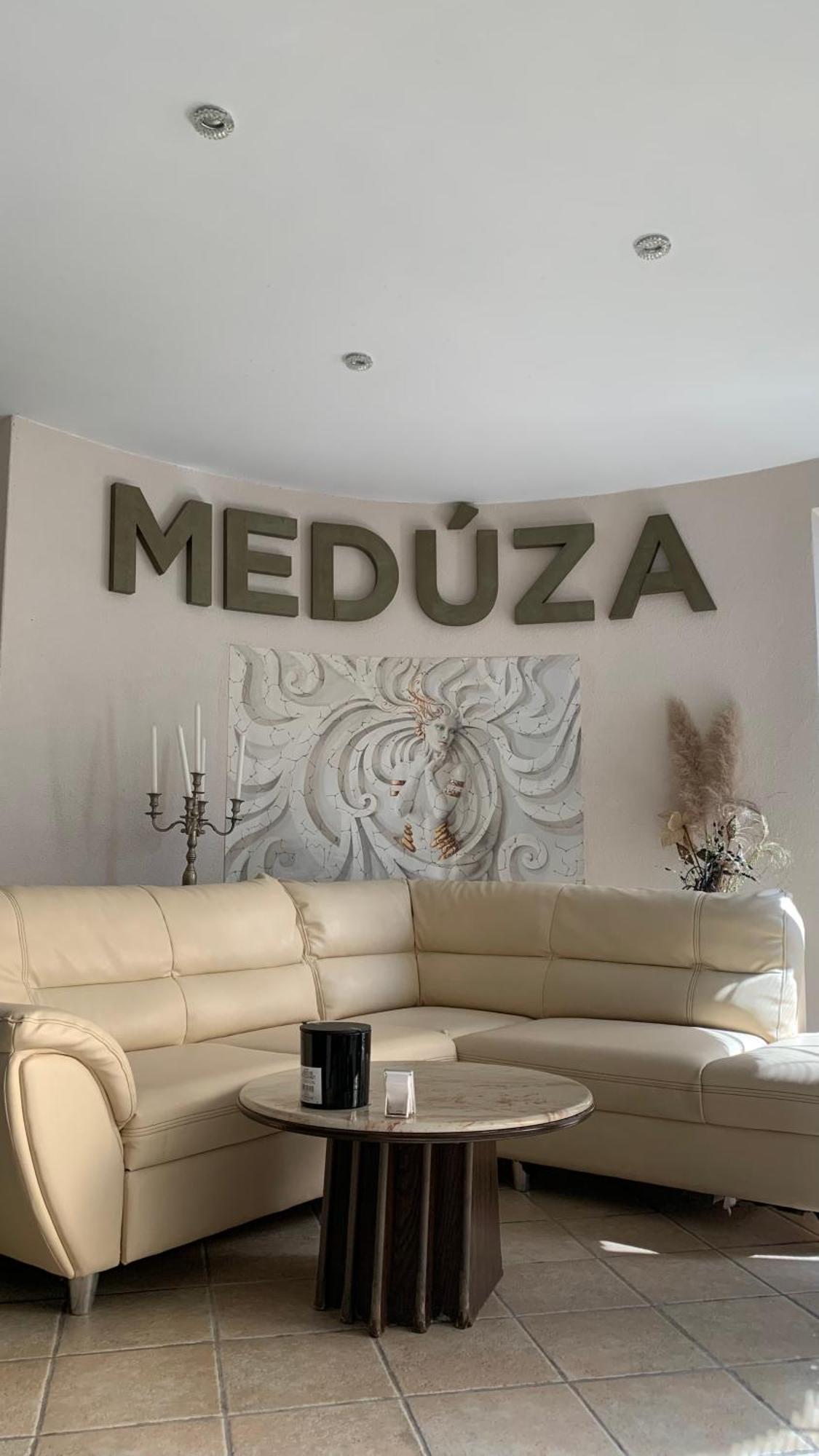Meduza Wellness Spa S Ubytovanim Hlohovec Luaran gambar