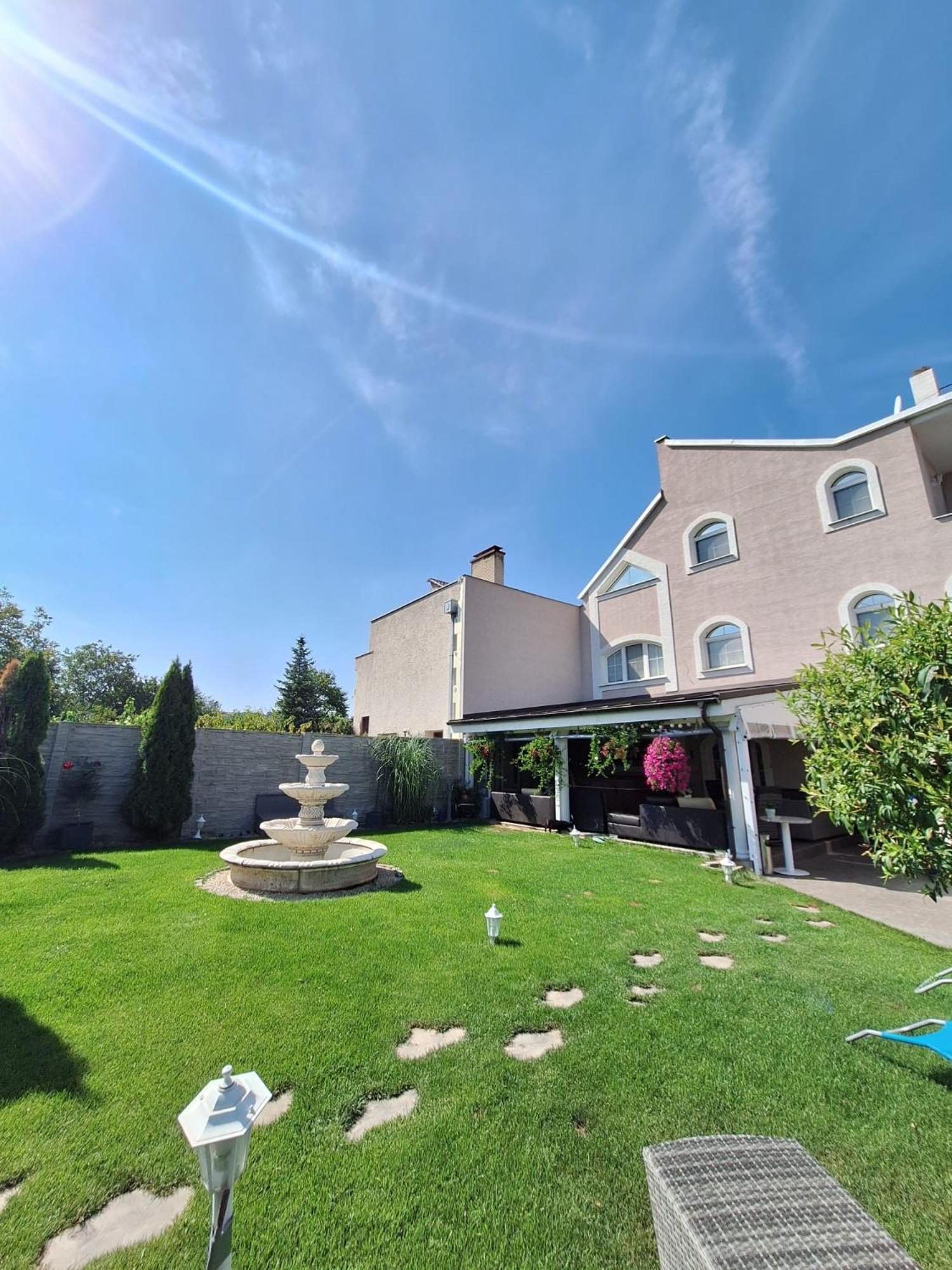 Meduza Wellness Spa S Ubytovanim Hlohovec Luaran gambar